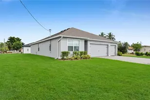 1327 SE 16th Pl, Cape Coral, FL 33990 - Photo 2