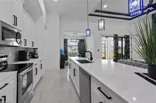 907 NE 13th Pl, Cape Coral, FL 33909 - Photo 2