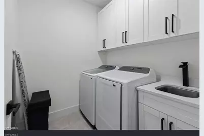 907 NE 13th Pl, Cape Coral, FL 33909 - Photo 20