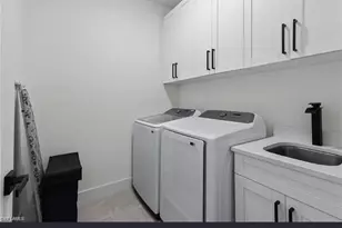 907 NE 13th Pl, Cape Coral, FL 33909 - Photo 20