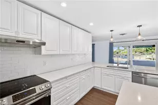 541 Bayside Dr, Fort Myers, FL 33919 - Photo 2