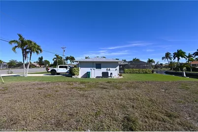 524 Mohawk Pkwy, Cape Coral, FL 33914 - Photo 4