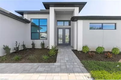 305 NW 15th Pl, Cape Coral, FL 33993 - Photo 4