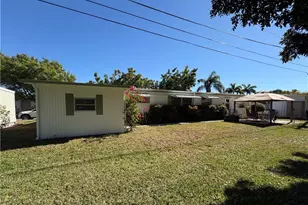 9 Red Poinciana Dr, Fort Myers, FL 33908 - Photo 10