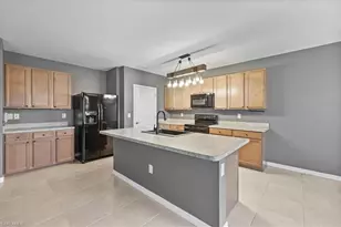 2540 SW 9th Pl, Cape Coral, FL 33914 - Photo 12