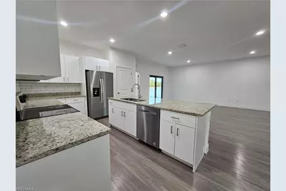 8059 Sherwood Cir, Labelle, FL 33935 - Photo 4