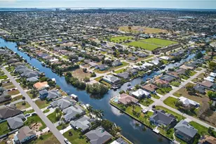 201 SW 40th St, Cape Coral, FL 33914 - Photo 10