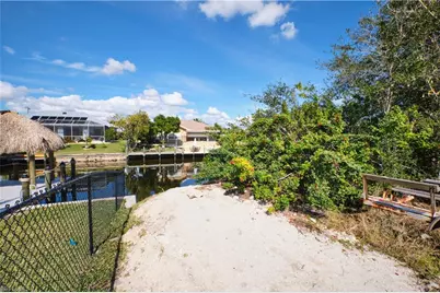 201 SW 40th St, Cape Coral, FL 33914 - Photo 32