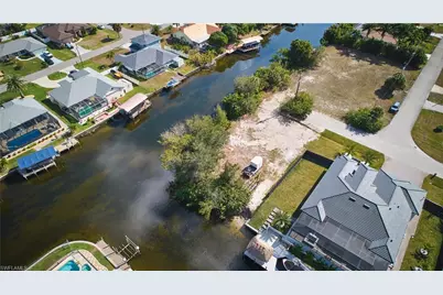 201 SW 40th St, Cape Coral, FL 33914 - Photo 8