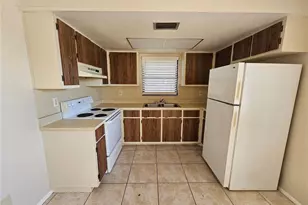 1221 SE 46th Ln, Cape Coral, FL 33904 - Photo 6