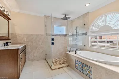 329 NE 9th St, Cape Coral, FL 33909 - Photo 12