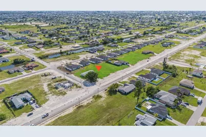 406 Diplomat Pkwy E, Cape Coral, FL 33909 - Photo 8