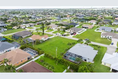2247 SW 27th St, Cape Coral, FL 33914 - Photo 8