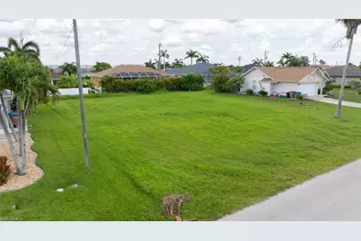 2247 SW 27th St, Cape Coral, FL 33914 - Photo 2