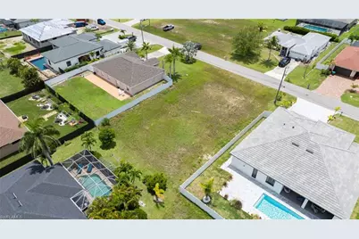 105 NW 35th Pl, Cape Coral, FL 33993 - Photo 4