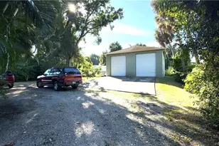 253 W Mariana Ave, North Fort Myers, FL 33903 - Photo 6