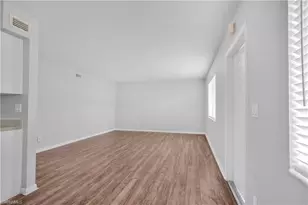 4617 Bayshore Dr, Naples, FL 34112 - Photo 4