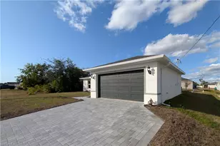 707 Kismet Pkwy E, Cape Coral, FL 33909 - Photo 2