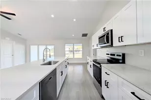 707 Kismet Pkwy E, Cape Coral, FL 33909 - Photo 10