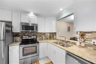 1031 Pine Isle Ln, Naples, FL 34112 - Photo 4