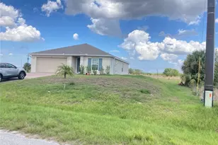 142 Plantation Dr, Labelle, FL 33935 - Photo 2