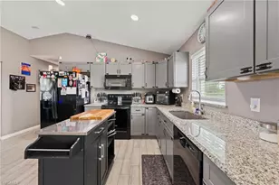 5011 Dania Cir, Labelle, FL 33935 - Photo 8