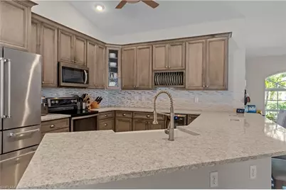 2549 SW 24th Ct, Cape Coral, FL 33914 - Photo 8