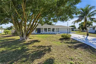 113 E Lake Dr, Lehigh Acres, FL 33936 - Photo 2