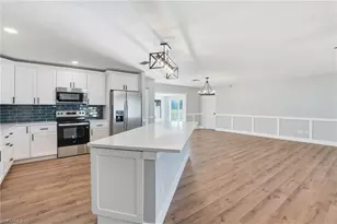 113 E Lake Dr, Lehigh Acres, FL 33936 - Photo 22