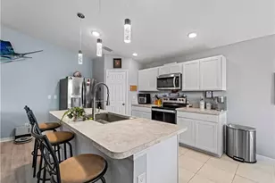 917 NW 13th Ave, Cape Coral, FL 33993 - Photo 12