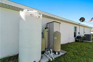 917 NW 13th Ave, Cape Coral, FL 33993 - Photo 46