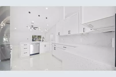 343 NE 25th Ter, Cape Coral, FL 33909 - Photo 10