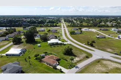 4239 E Gator Cir, Cape Coral, FL 33909 - Photo 6