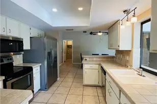 3019 SE 5th Pl, Cape Coral, FL 33904 - Photo 6