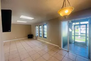 3019 SE 5th Pl, Cape Coral, FL 33904 - Photo 2