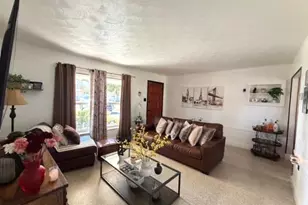 40 Victoria Dr, North Fort Myers, FL 33917 - Photo 6