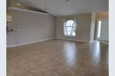 1034 SE 5th Pl, Cape Coral, FL 33990 - Photo 4