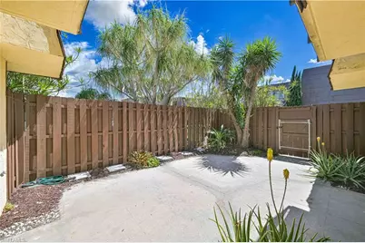 1563 Park Meadows Dr #3, Fort Myers, FL 33907 - Photo 4