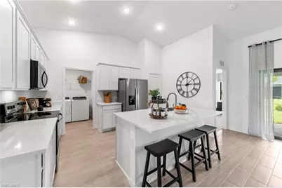 1613 NE 2nd Pl, Cape Coral, FL 33909 - Photo 4