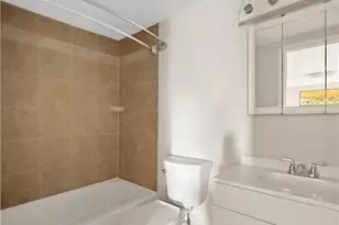 204 2nd St, Fort Myers, FL 33907 - Photo 4