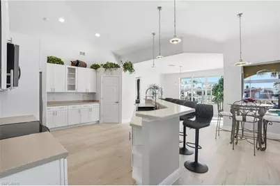 5267 Stratford Ct, Cape Coral, FL 33904 - Photo 8