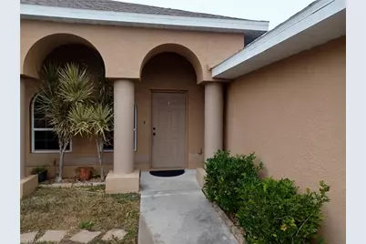 3020 SE Santa Barbara Pl, Cape Coral, FL 33904 - Photo 2