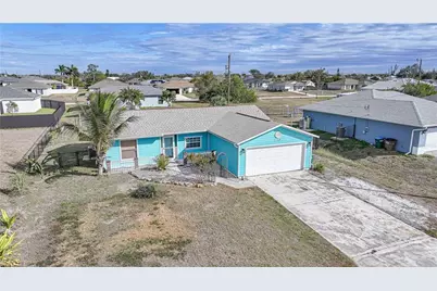 2213 NE 6th Pl, Cape Coral, FL 33909 - Photo 2