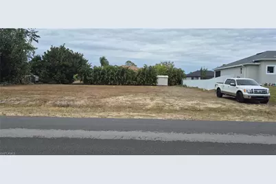 2225 NE 34th Ln, Cape Coral, FL 33909 - Photo 2