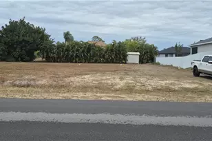 2225 NE 34th Ln, Cape Coral, FL 33909 - Photo 2