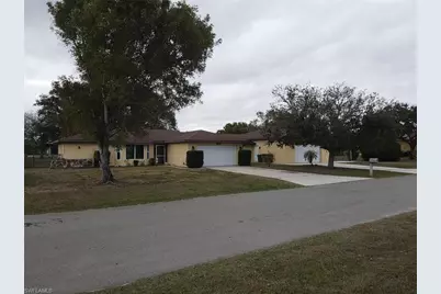 2102 NE 13th Pl, Cape Coral, FL 33909 - Photo 8