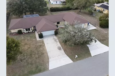 2102 NE 13th Pl, Cape Coral, FL 33909 - Photo 4