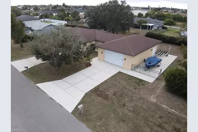 2102 NE 13th Pl, Cape Coral, FL 33909 - Photo 6