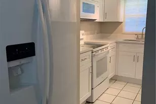 815 Courtington Ln, Fort Myers, FL 33919 - Photo 4