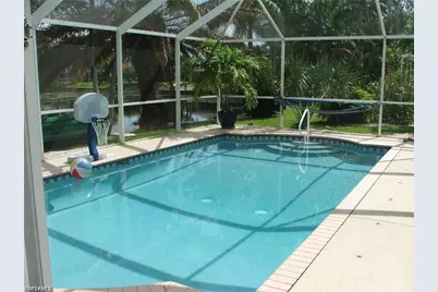 613 SE 21st St, Cape Coral, FL 33990 - Photo 8